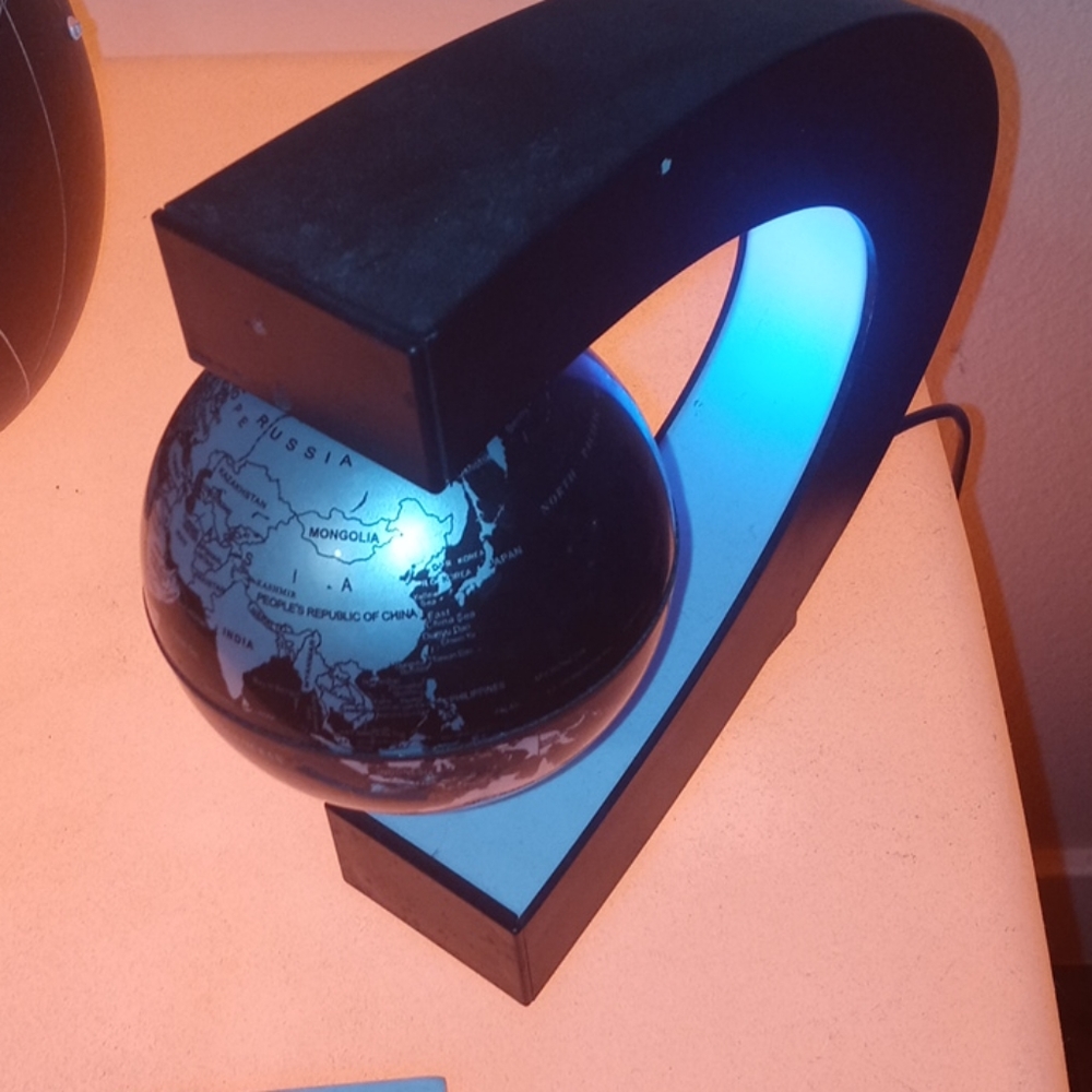 LED Floating Globe Lamp - Picture 2 of 3